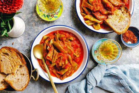 Türkische Stangenbohnen in Tomatensauce