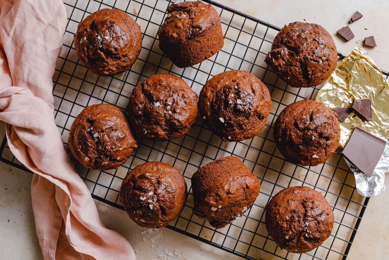 Vegane Doppel-Schoko-Muffins mit Banane & Haselnuss