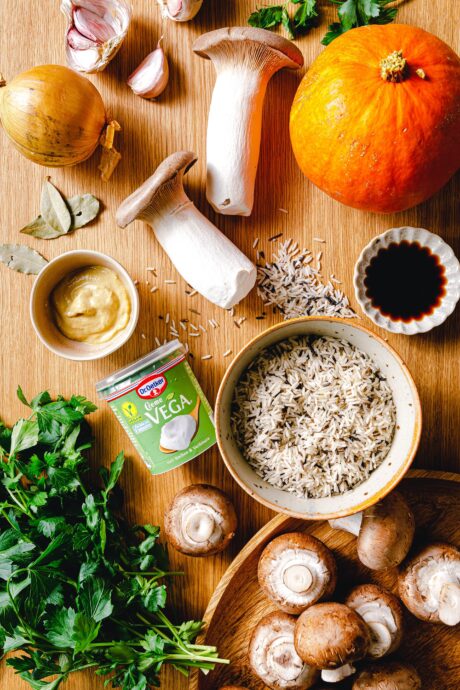 Zutaten für eine Wildreissuppe mit Kürbis & Pilzen