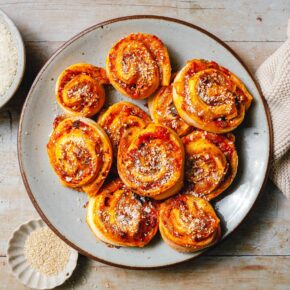 Vegane Kimchi-Pizzaschnecken