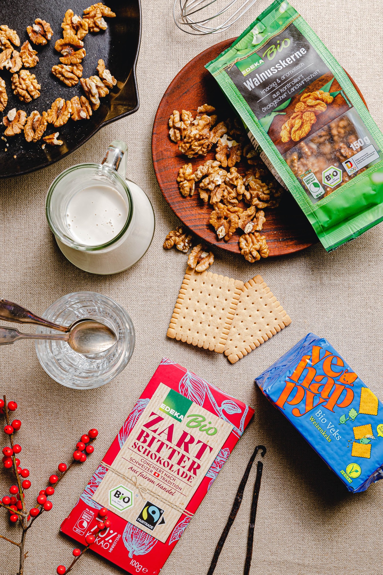 Zutaten für vegane Walnuss-Panna-cotta mit Schokoladen-Ganache
