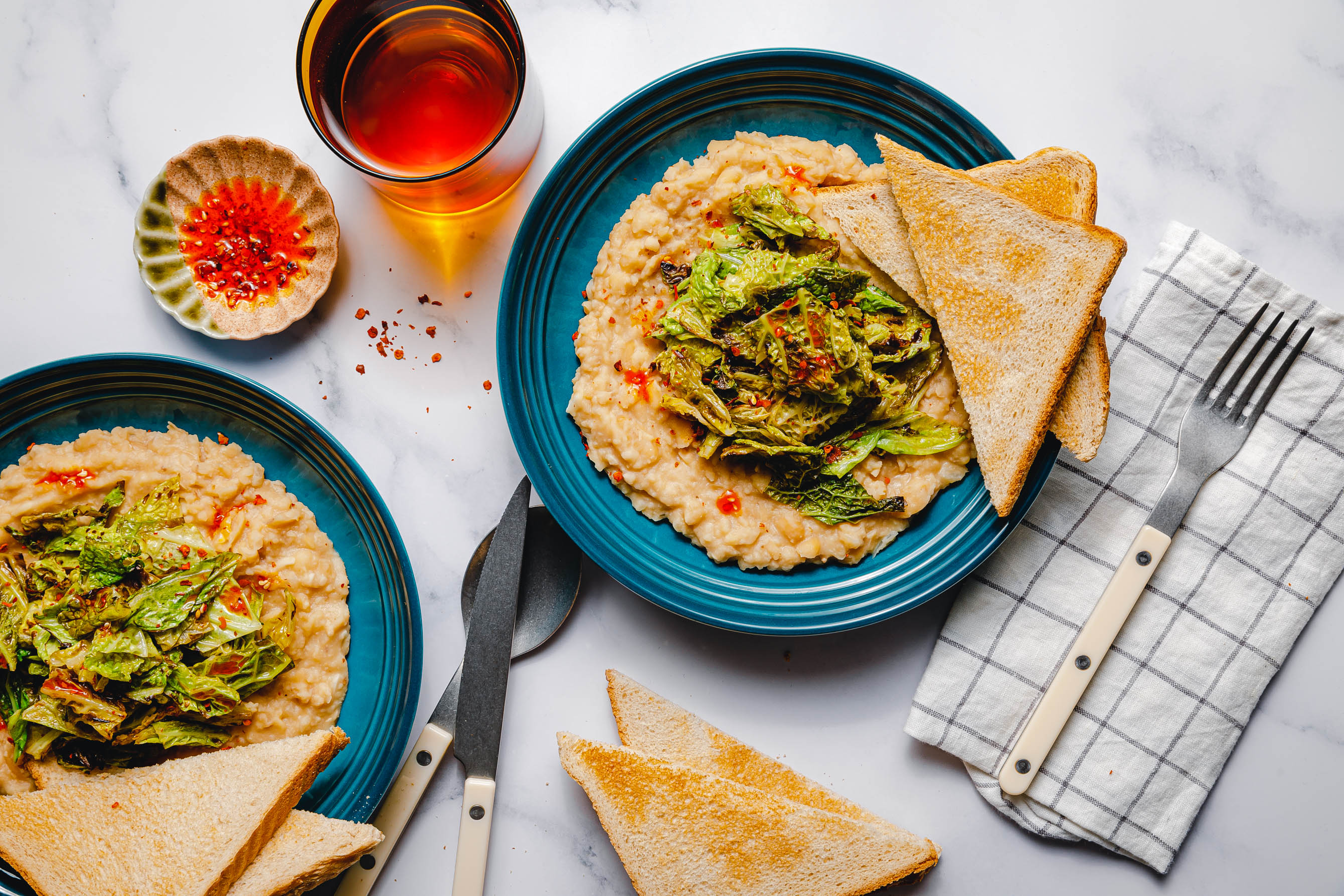 Bohnenstampf mit Chili-Wirsing