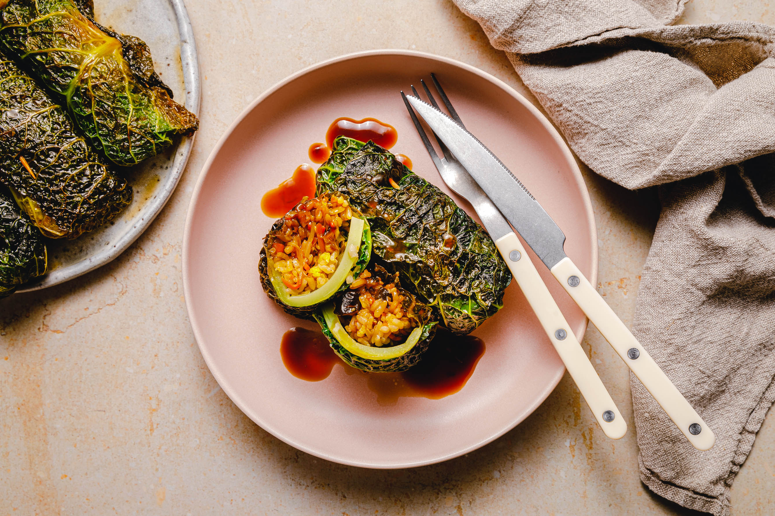 Teriyaki-Krautwickel – japanisch inspirierte Wirsingrouladen