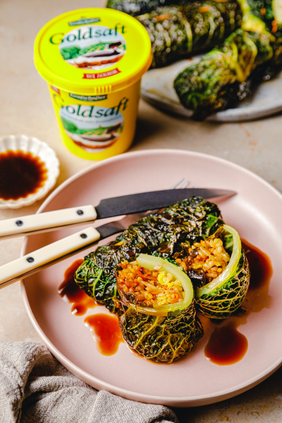 Teriyaki-Krautwickel – japanisch inspirierte Wirsingrouladen