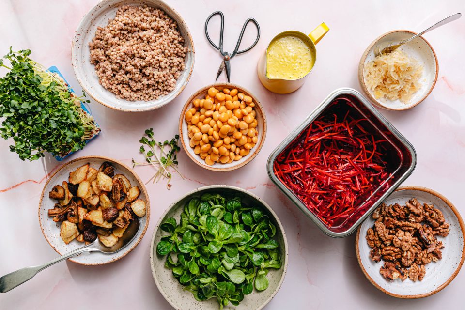 Zutaten für Planetary Health Bowl mit Lupinen & Kurkuma-Dressing