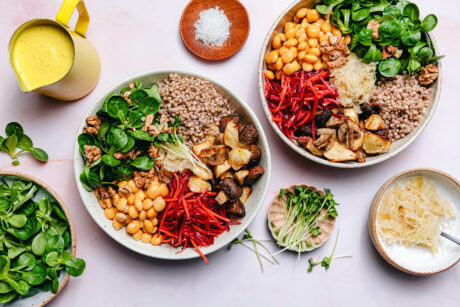 Planetary Health Bowl mit Lupinen & Kurkuma-Dressing