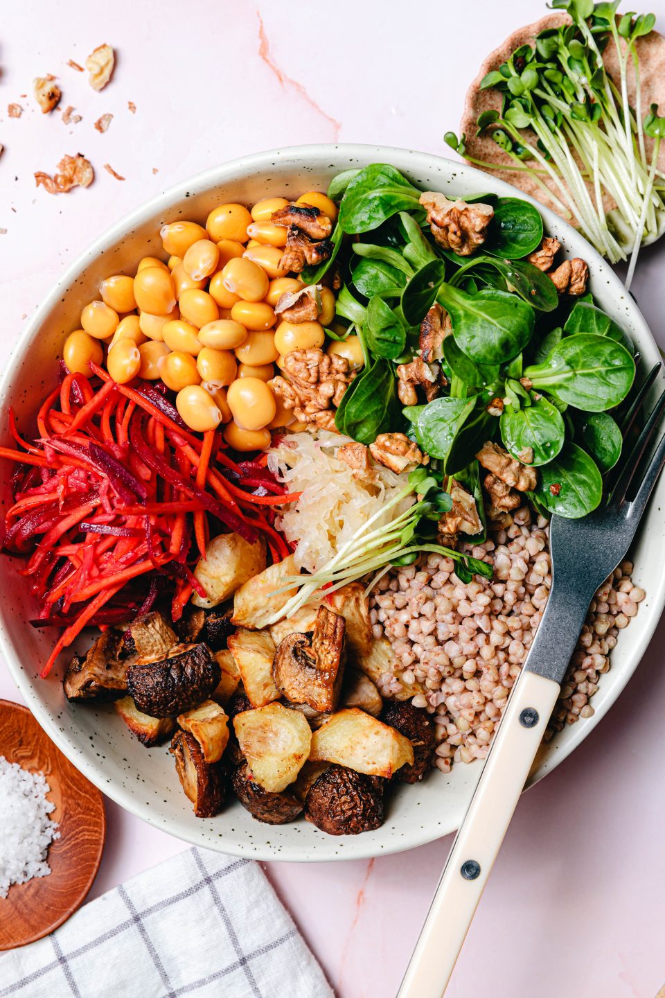 Planetary Health Bowl mit Lupinen & Kurkuma-Dressing