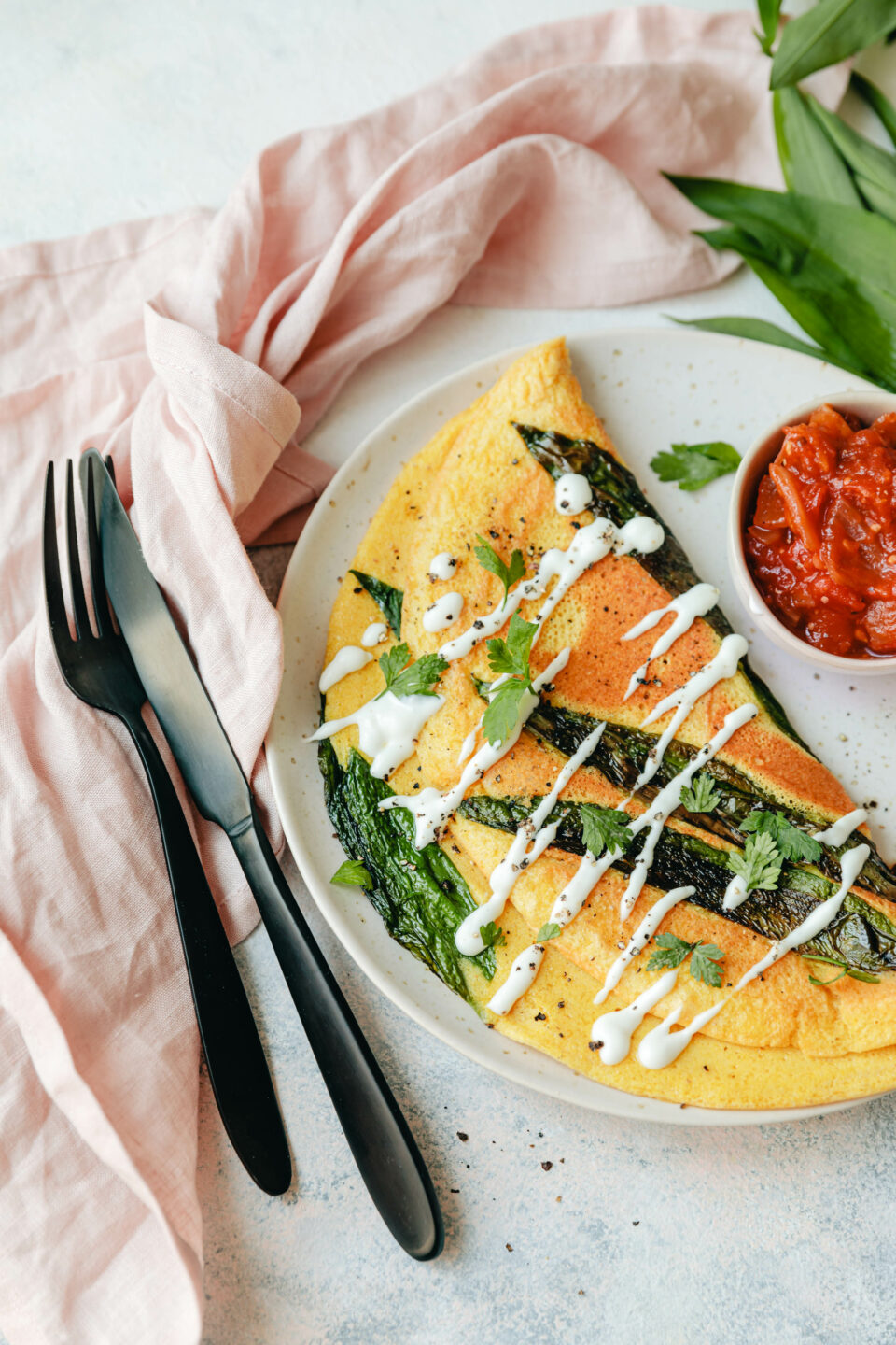 Veganes Omelette mit Kichererbsenmehl & Bärlauch