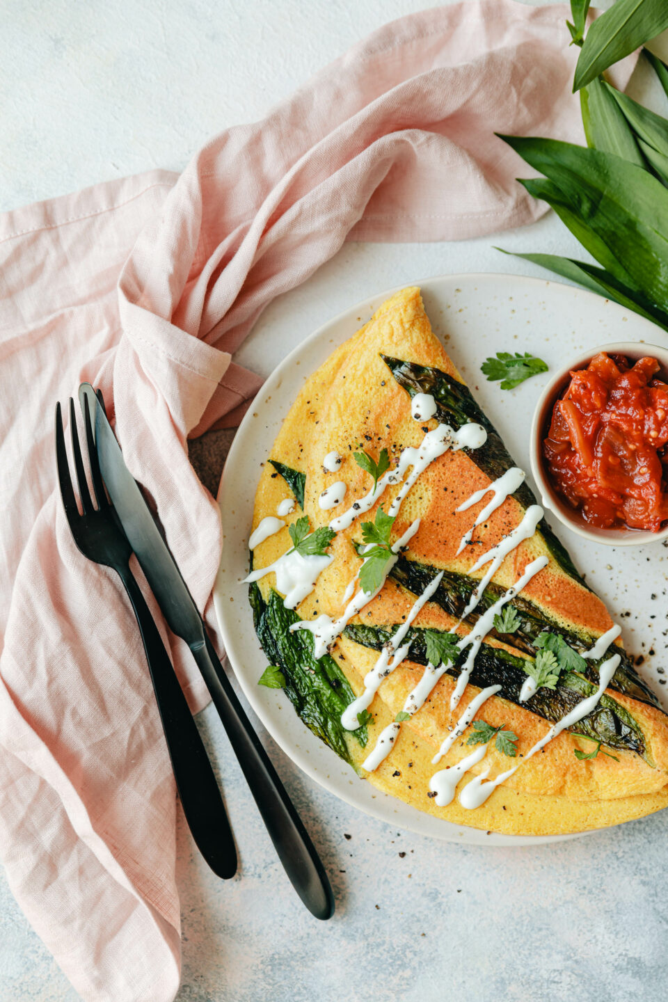 Veganes Omelette mit Kichererbsenmehl & Bärlauch