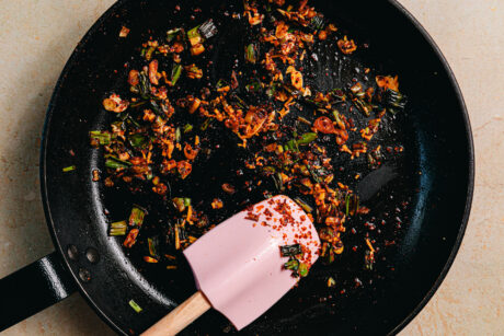 Angebratene Frühlingszwiebeln