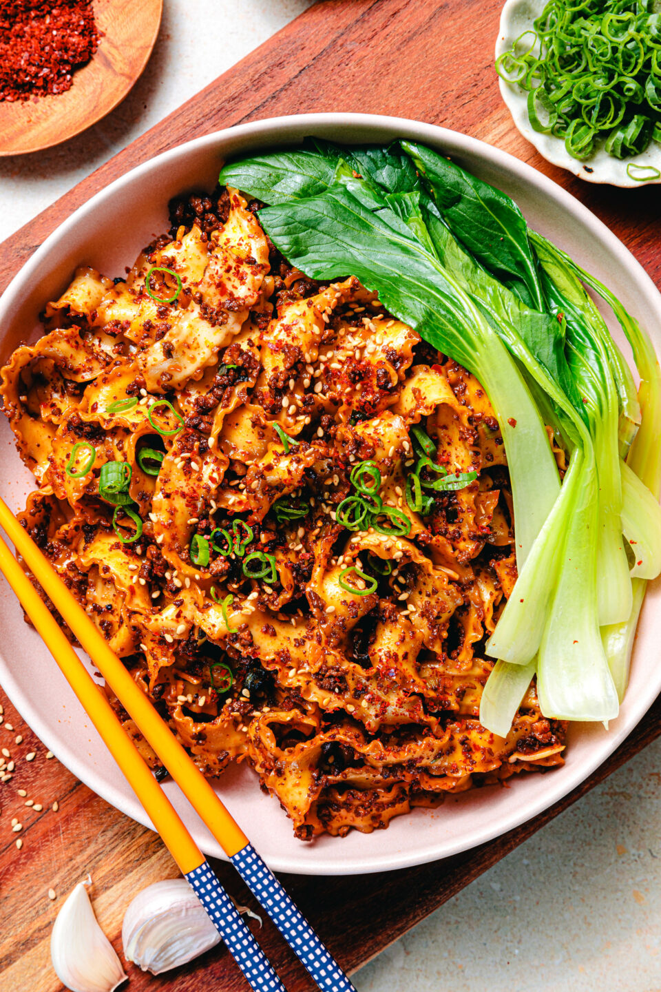 15 Minuten Chili-Knoblauch-Nudeln mit Tofu-Hack