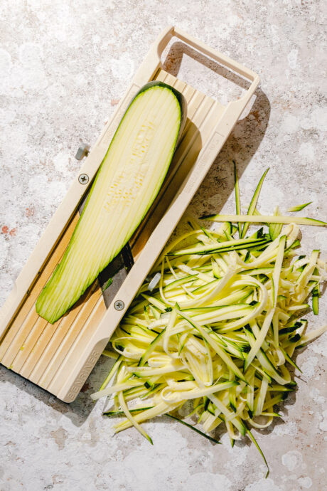 Zucchini mandolieren