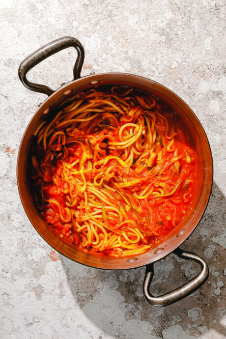 Pasta mit Zucchini und Zitronen-Ingwer-Marinara