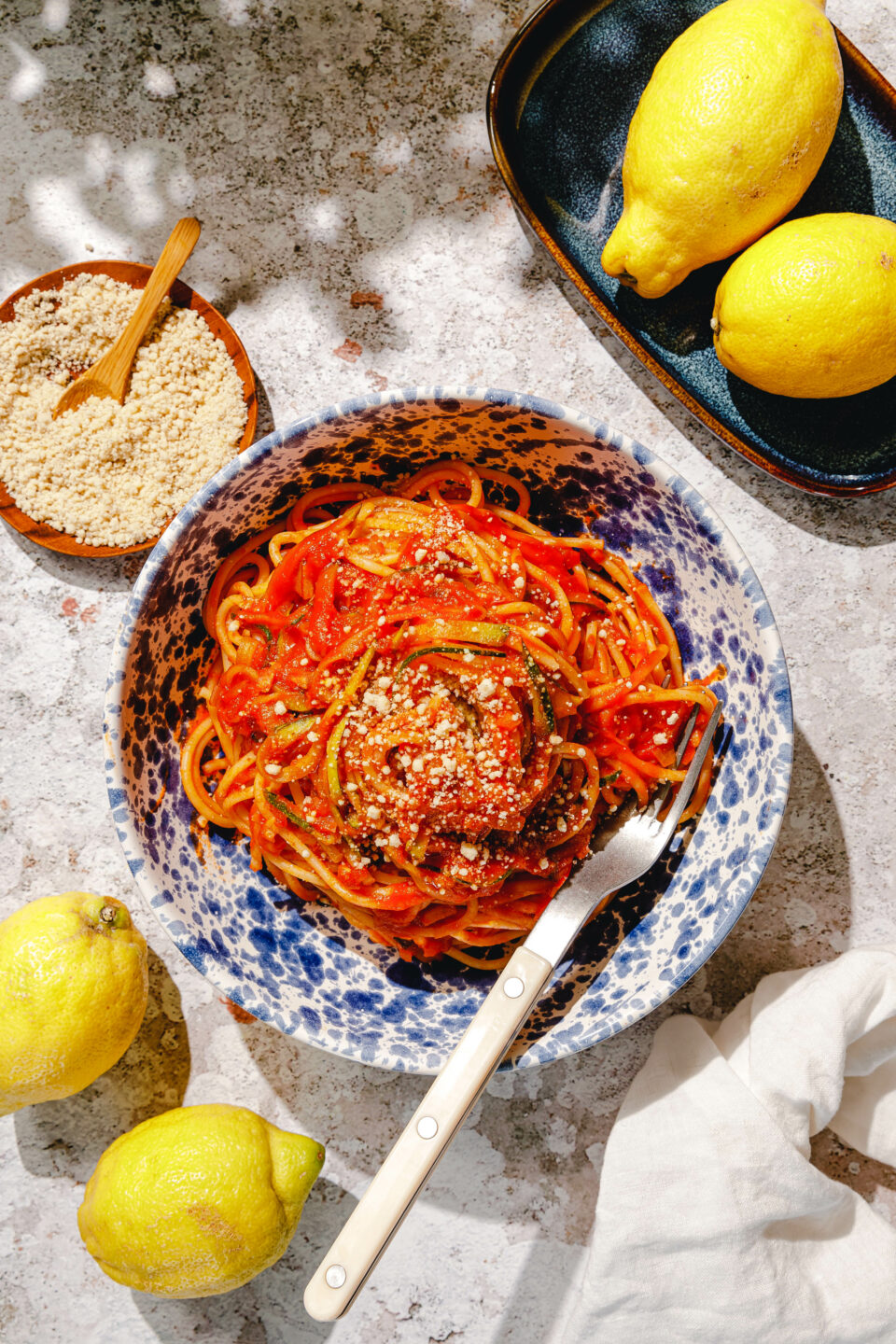 Pasta mit Zucchini und Zitronen-Ingwer-Marinara