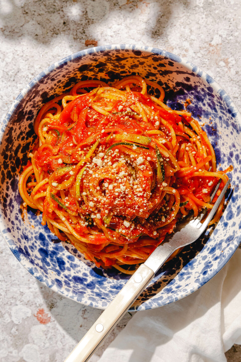 Pasta mit Zucchini und Zitronen-Ingwer-Marinara