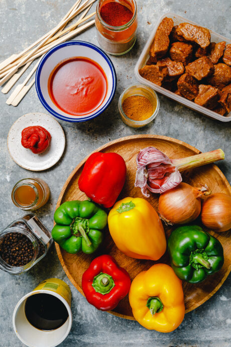 Zutaten für vegane Schaschlikspieße mit selbst gemachter Schaschliksauce