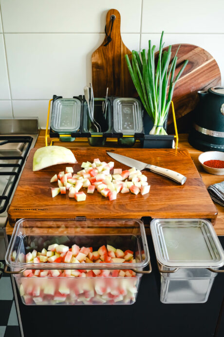 Zubereitung von Wassermelonen-Kimchi auf Frankfurter Brett
