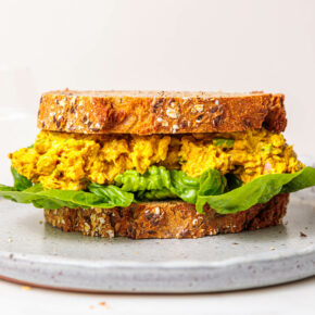 Veganer „Chicken Salad“ mit Curry