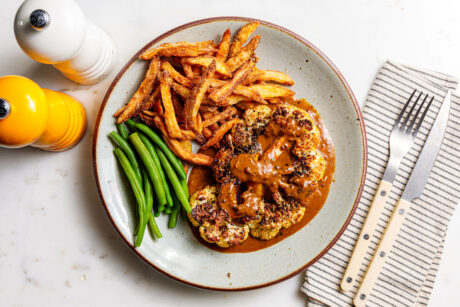 Blumenkohl-Steak mit cremiger Pfeffersauce
