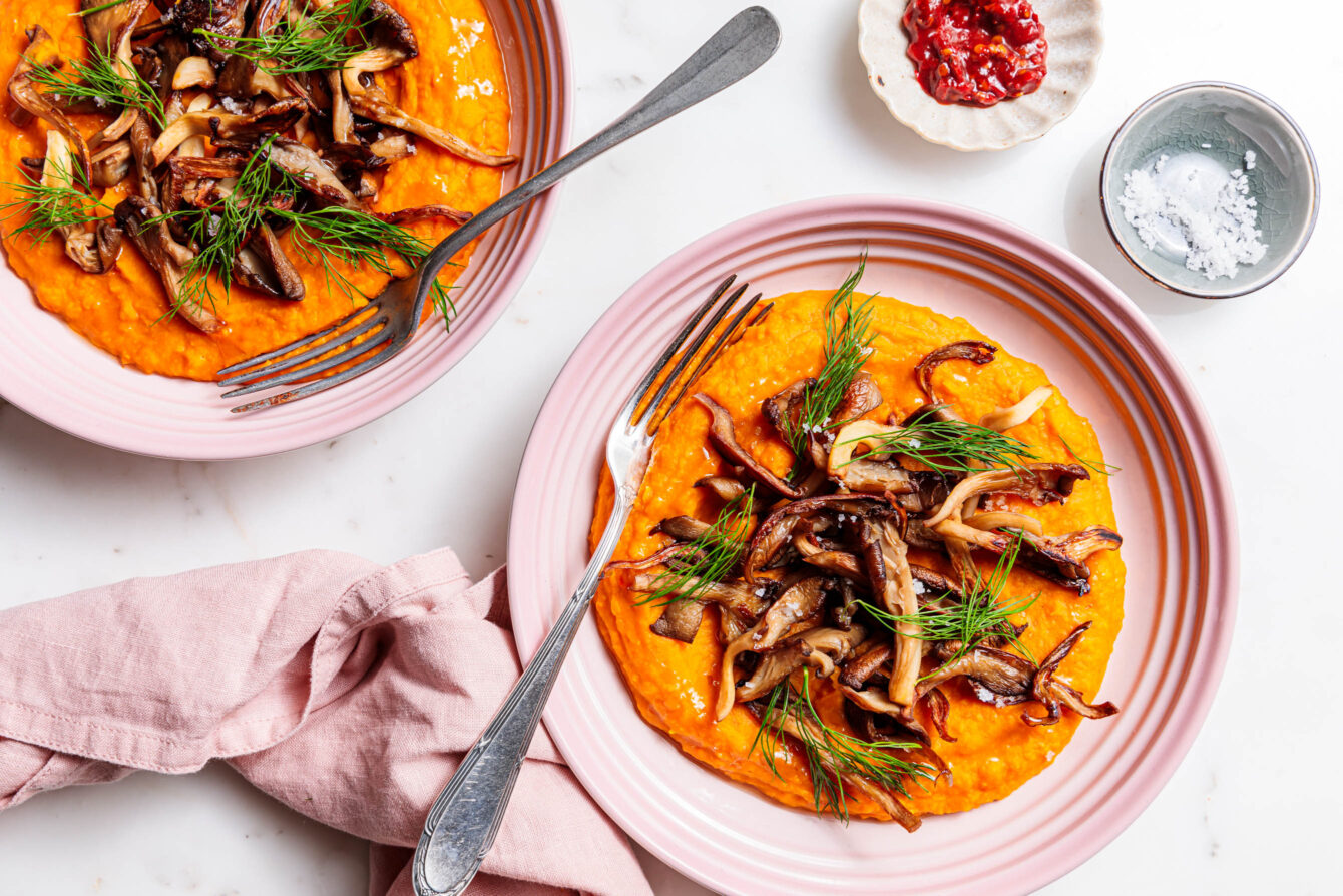 Kürbis-Bohnen-Püree mit Currypaste und knusprigen Pilzen