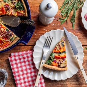 Vegane Kürbis-Quiche mit Rosmarin-Crust