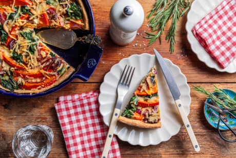 Vegane Kürbis-Quiche mit Rosmarin-Crust