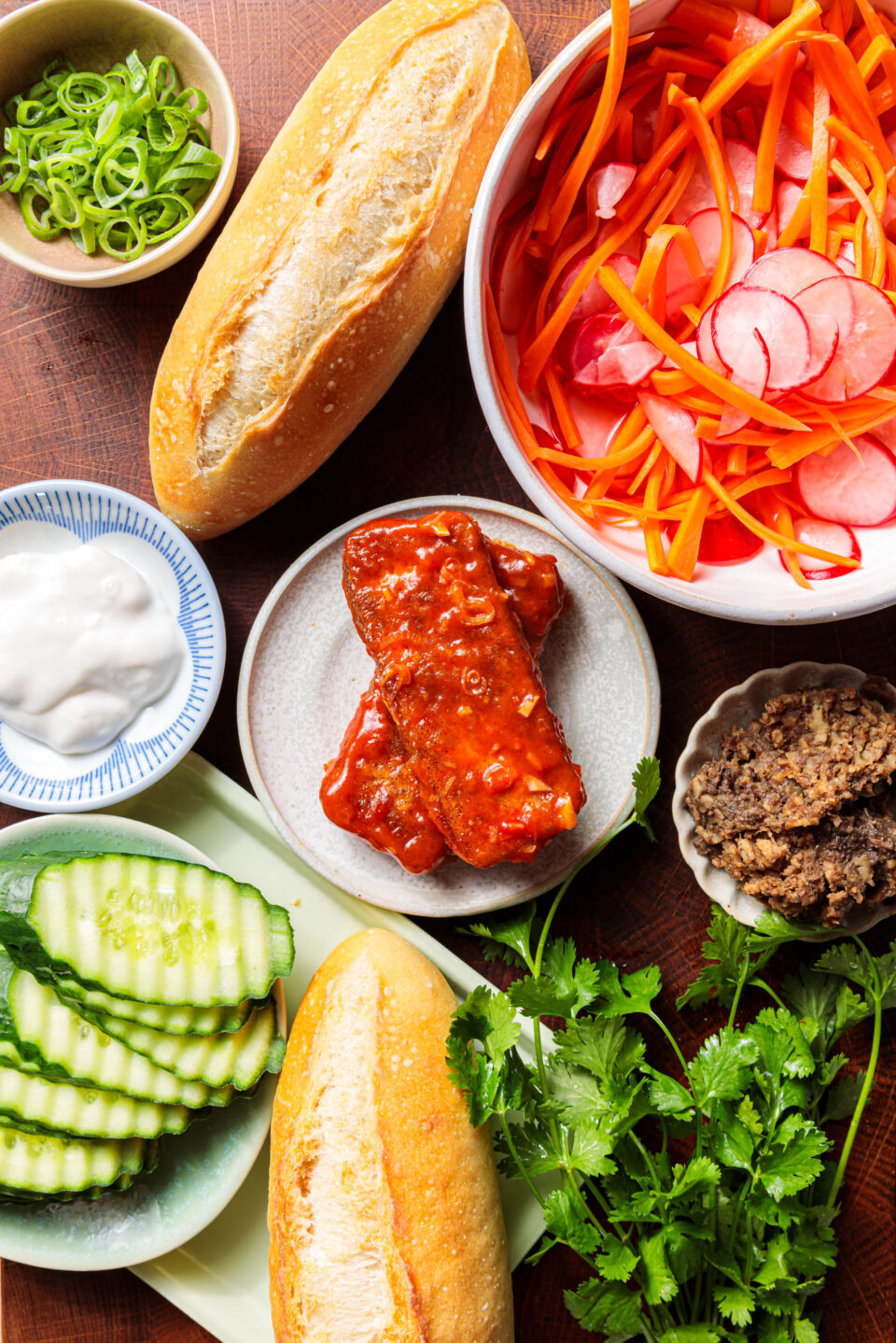 Zutatenübersicht für Banh mi mit Sriracha-Tofu